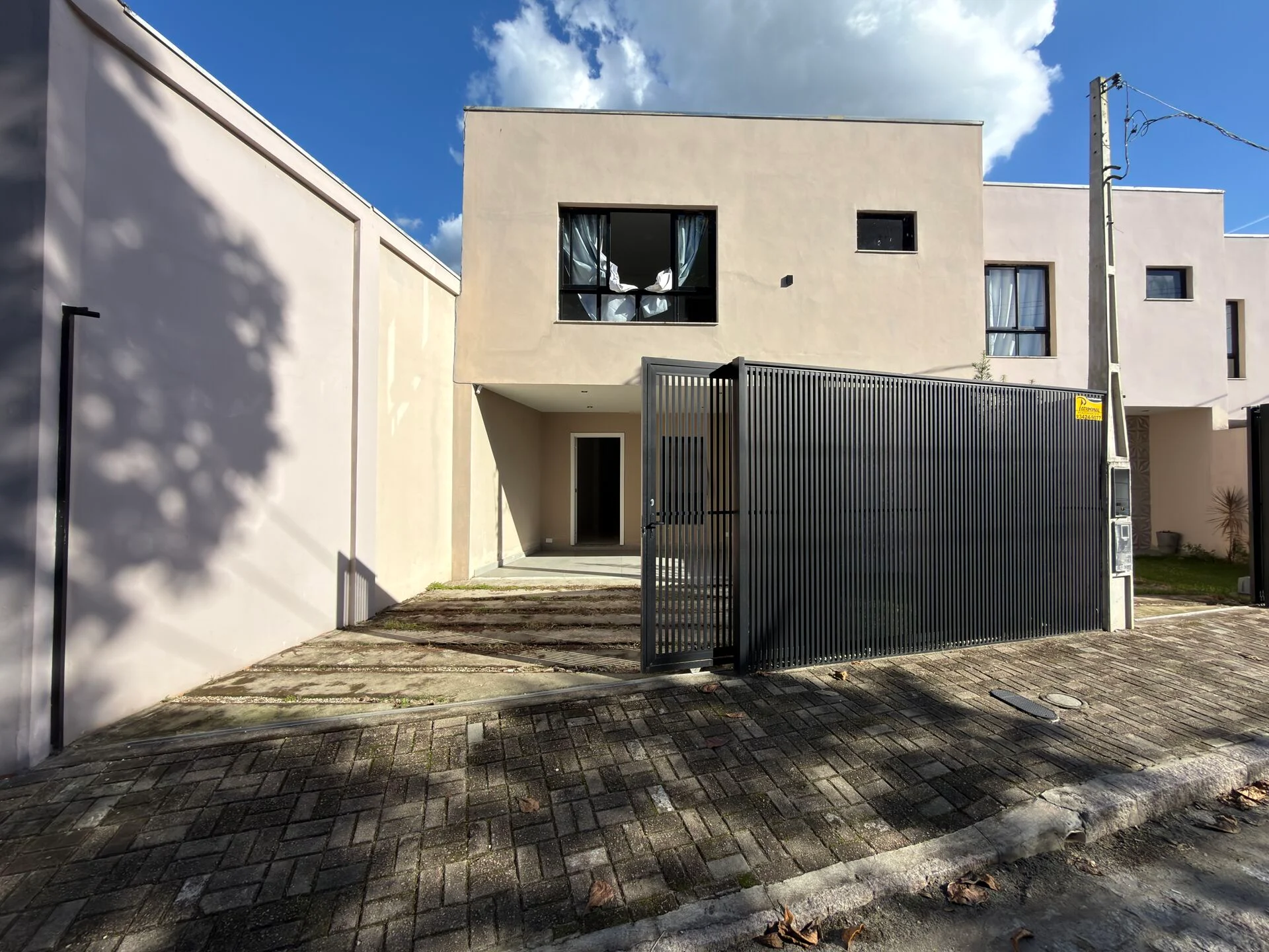 Sobrado à Venda no Jardim Eldorado em Paranaguá | 3 Quartos e 1 Suíte